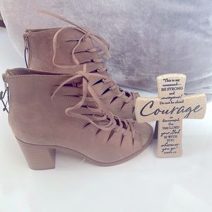 New Lace Up Boot Heels. Size 7.5